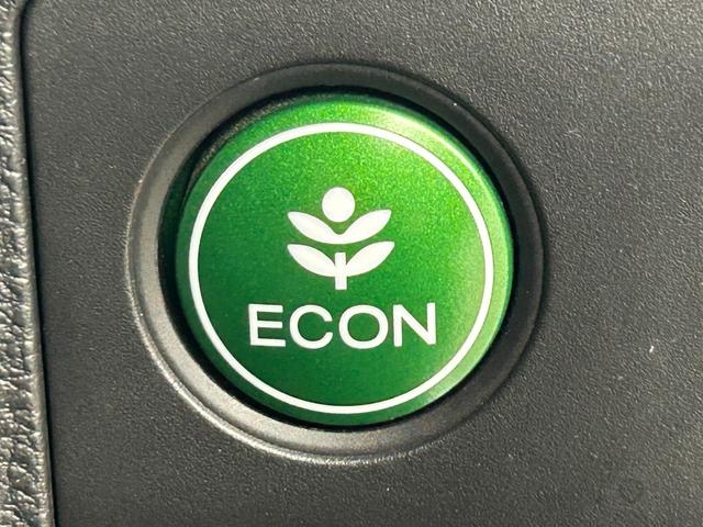 【ＥＣＯＮモード（イーコン）】クルマの動きを管理するシステムです。燃費を優先に自動制御されるもので、低燃費走行を自然にできるようになります。