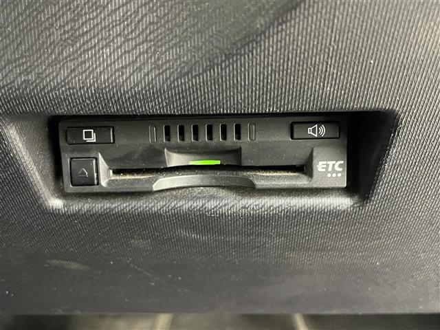 アクア S スタイルブラック 純正ナビ バックカメラ ビルトインETC LEDヘッドライト フォグライト 純正フロアマット 社外アルミホイール スマートキー プッシュスタート アイドリングストップ 横滑り防止機能 オートエアコン(6枚目)