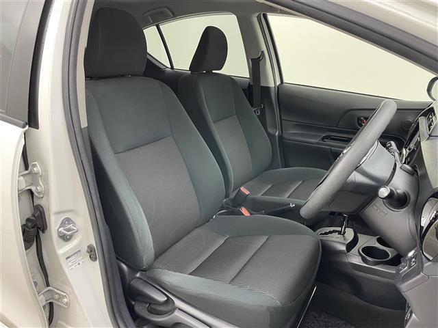 アクア S スタイルブラック 純正ナビ バックカメラ ビルトインETC LEDヘッドライト フォグライト 純正フロアマット 社外アルミホイール スマートキー プッシュスタート アイドリングストップ 横滑り防止機能 オートエアコン(8枚目)