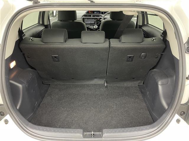 アクア S スタイルブラック 純正ナビ バックカメラ ビルトインETC LEDヘッドライト フォグライト 純正フロアマット 社外アルミホイール スマートキー プッシュスタート アイドリングストップ 横滑り防止機能 オートエアコン(13枚目)