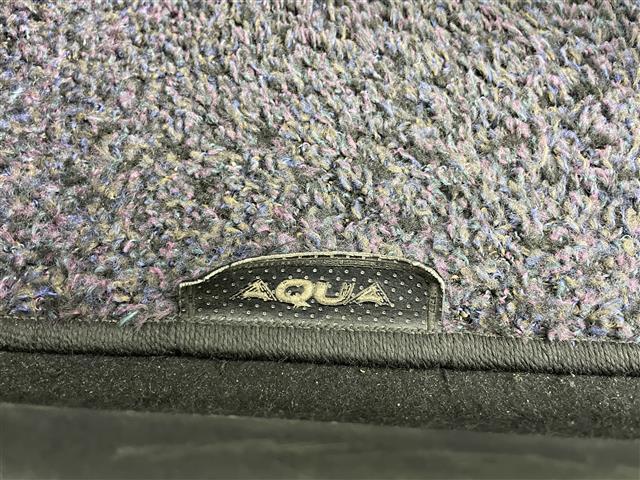 アクア S スタイルブラック 純正ナビ バックカメラ ビルトインETC LEDヘッドライト フォグライト 純正フロアマット 社外アルミホイール スマートキー プッシュスタート アイドリングストップ 横滑り防止機能 オートエアコン(40枚目)