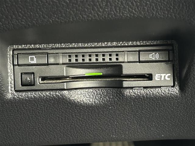 プリウス A 社外エアロ 純正ナビ バックカメラ アドバンスドパーク ヘッドアップディスプレイ トヨタセーフティーセンス ETC ドライブレコーダー 革巻きステアリング LEDヘッドライト フォグライト BSM(6枚目)