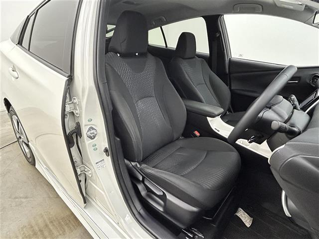 プリウス A 社外エアロ 純正ナビ バックカメラ アドバンスドパーク ヘッドアップディスプレイ トヨタセーフティーセンス ETC ドライブレコーダー 革巻きステアリング LEDヘッドライト フォグライト BSM(8枚目)