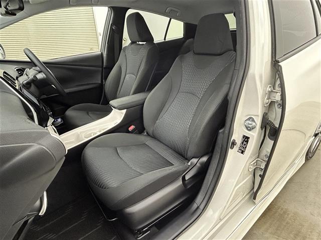 プリウス A 社外エアロ 純正ナビ バックカメラ アドバンスドパーク ヘッドアップディスプレイ トヨタセーフティーセンス ETC ドライブレコーダー 革巻きステアリング LEDヘッドライト フォグライト BSM(11枚目)