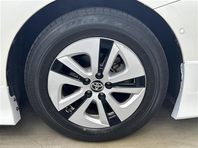 プリウス A 社外エアロ 純正ナビ バックカメラ アドバンスドパーク ヘッドアップディスプレイ トヨタセーフティーセンス ETC ドライブレコーダー 革巻きステアリング LEDヘッドライト フォグライト BSM(15枚目)