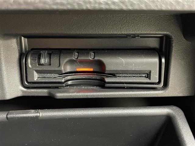 セレナ ハイウェイスターVエアロモード+セフティSHVAセフ 純正8インチナビ 後席モニター 全方位カメラ 両側電動スライドドア ビルトインETC 純正LEDヘッドライト コーナーセンサー 衝突軽減ブレーキ Wエアコン レーンアシスト 純正フロアマット(6枚目)