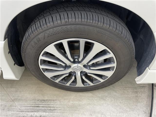 セレナ ハイウェイスターVエアロモード+セフティSHVAセフ 純正8インチナビ 後席モニター 全方位カメラ 両側電動スライドドア ビルトインETC 純正LEDヘッドライト コーナーセンサー 衝突軽減ブレーキ Wエアコン レーンアシスト 純正フロアマット(14枚目)