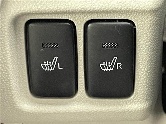 【シートヒーター】シートを温めてくれる暖房機器です！長時間座っていると負担が掛かりやすい背中や腰、または冬場などの寒い日に冷えやすい脚部に快適なぬくもりを伝えます。