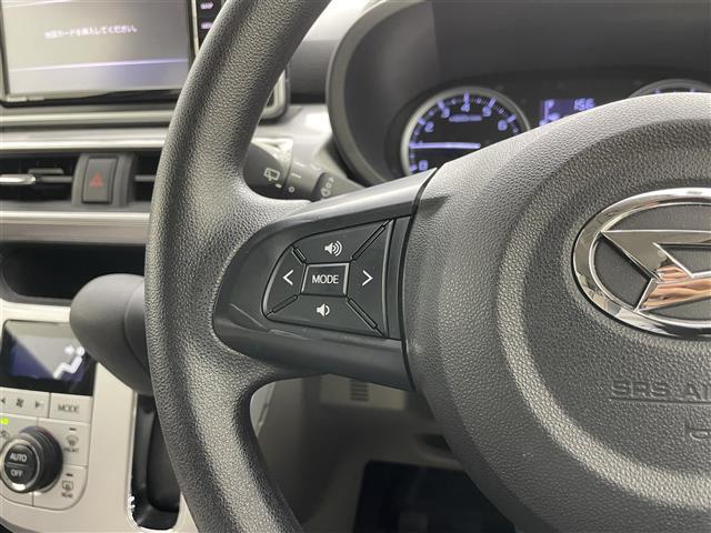 【ステアリングスイッチ】手元のボタンから、オーディオやナビなどの操作ができるので、よそ見をせずに安全に運転に集中できます！