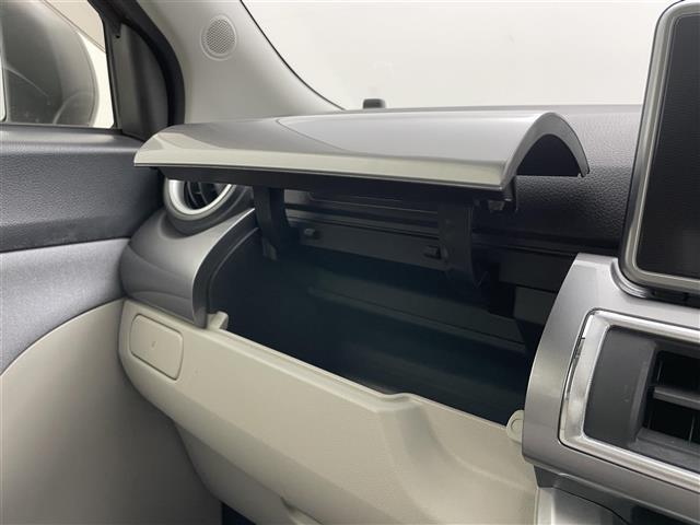 【グローブボックス】『グローブボックス』の画像になります。車検証ケースや日頃使う小物類の収納に便利ですね！