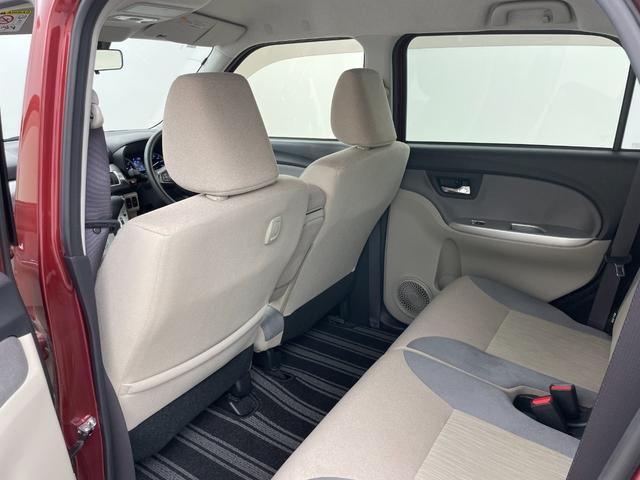 【後部座席】『後部座席周辺』の画像になります。写真の内容に関してご不明点、ご質問等がございましたらお気軽にガリバー店舗までお問い合わせください。