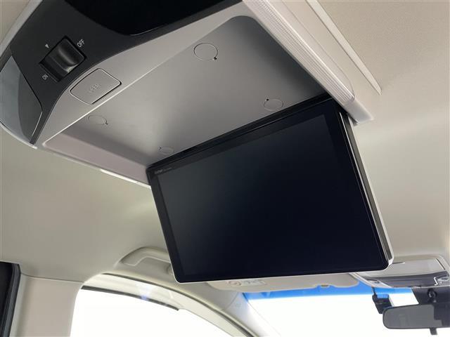 【フリップダウンモニター】後席でも大画面かつ高画質で映像をお楽しみください