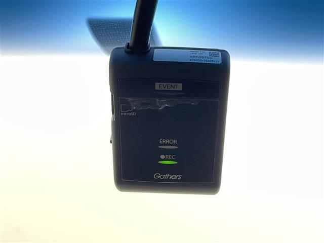 【ドライブレコーダー】映像・音声などの運転中の記録を残します。事故などを起こした起こされた時の証拠になりえますので、もしも時でも安心ですね。