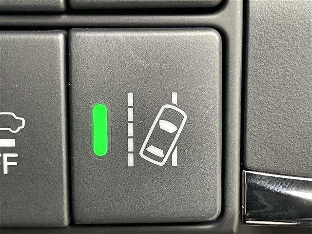 【運転席操作部】『運転席周辺の装備』の画像になります。快適なドライブを楽しむための機能が装備されています！運転席から触れるので使いやすいです！