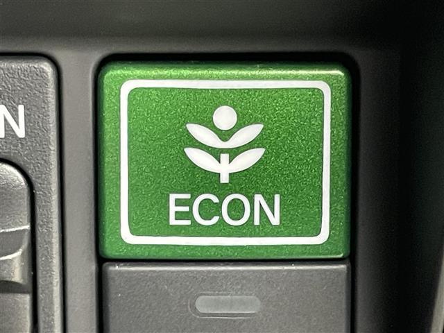 【運転席操作部】『運転席周辺の装備』の画像になります。快適なドライブを楽しむための機能が装備されています！運転席から触れるので使いやすいです！