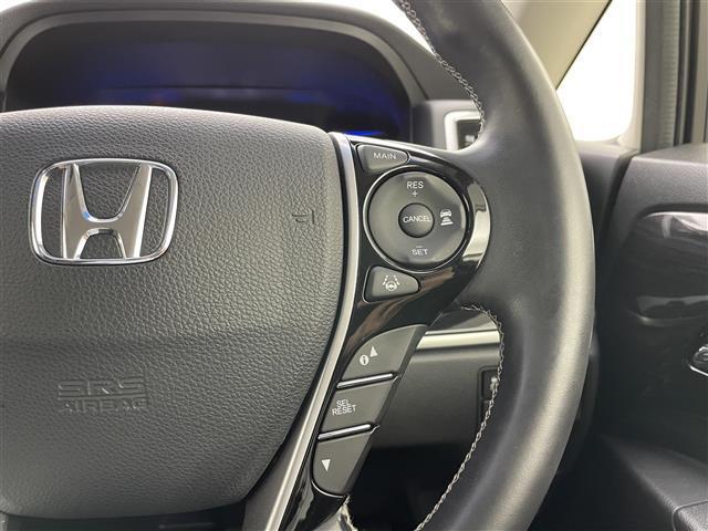 【ステアリングスイッチ】手元のボタンから、オーディオやナビなどの操作ができるので、よそ見をせずに安全に運転に集中できます！