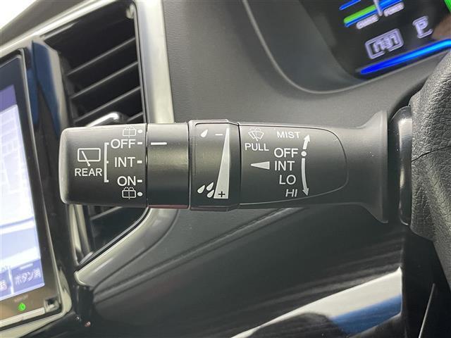 【運転席操作部】『運転席周辺の装備』の画像になります。快適なドライブを楽しむための機能が装備されています！運転席から触れるので使いやすいです！
