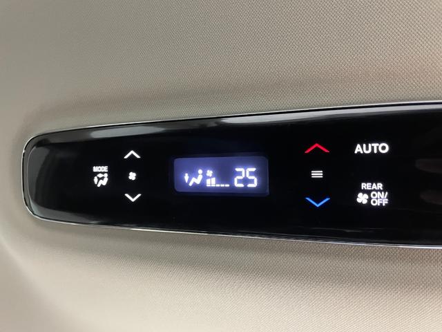 【後部座席操作部】『後部座席周辺の装備』の画像になります。写真の内容に関してご不明点、ご質問等がございましたらお気軽にガリバー店舗までお問い合わせください。