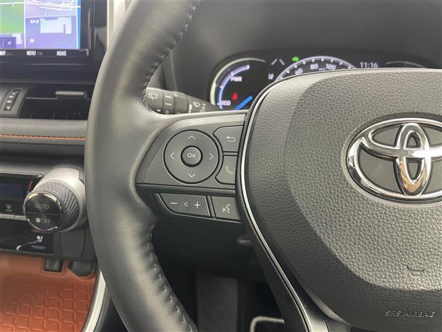 �y�X�e�A�����O�X�C�b�`�z�茳�̃{�^������A�I�[�f�B�I��i�r�Ȃǂ̑��삪�ł���̂ŁA�悻���������Ɉ��S�ɉ^�]�ɏW���ł��܂��I