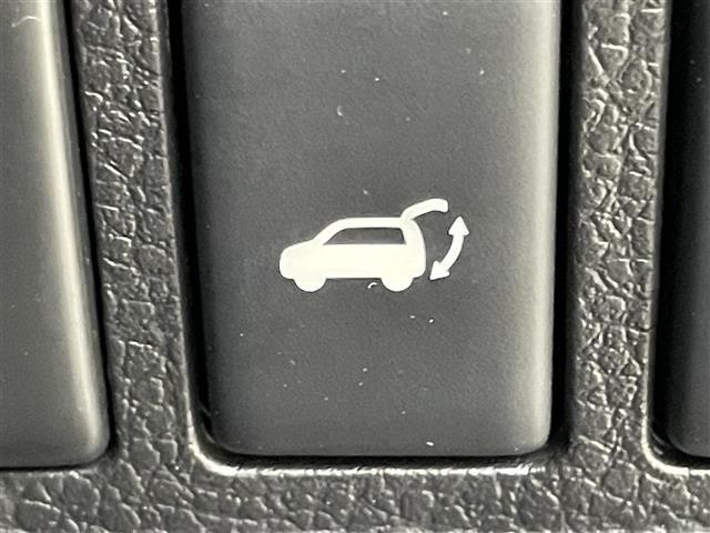 エルグランド 250ハイウェイスターS 純正10インチナビ 純正12.1インチ後席モニター 全方位カメラ 両側パワスラ コーナーセンサー 電動リアゲート オットマン ハーフレザーシート LEDヘッドライト フォグランプ オートハイビーム(5枚目)