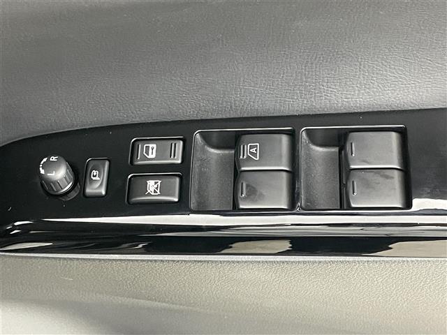 エルグランド 250ハイウェイスターS 純正10インチナビ 純正12.1インチ後席モニター 全方位カメラ 両側パワスラ コーナーセンサー 電動リアゲート オットマン ハーフレザーシート LEDヘッドライト フォグランプ オートハイビーム(38枚目)