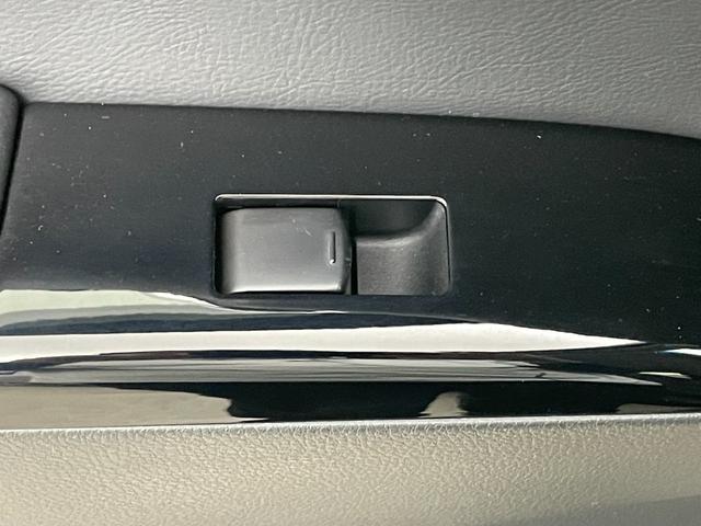 エルグランド 250ハイウェイスターS 純正10インチナビ 純正12.1インチ後席モニター 全方位カメラ 両側パワスラ コーナーセンサー 電動リアゲート オットマン ハーフレザーシート LEDヘッドライト フォグランプ オートハイビーム(48枚目)