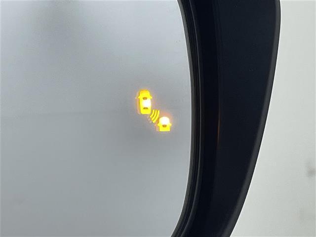 セレナ ｅ－パワー　ハイウェイスターＶ　純正１０インチナビ　純正フリップダウンモニター　全方位カメラ　プロパイロット　両側電動スライド　ビルトインＥＴＣ　ＬＥＤヘッドライト　ドライブレコーダー　デジタルインナーミラー　オートハイビーム（6枚目）