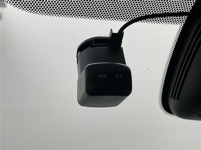 セレナ ｅ－パワー　ハイウェイスターＶ　純正１０インチナビ　純正フリップダウンモニター　全方位カメラ　プロパイロット　両側電動スライド　ビルトインＥＴＣ　ＬＥＤヘッドライト　ドライブレコーダー　デジタルインナーミラー　オートハイビーム（7枚目）