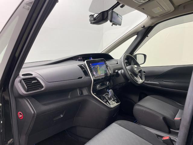 セレナ ｅ－パワー　ハイウェイスターＶ　純正１０インチナビ　純正フリップダウンモニター　全方位カメラ　プロパイロット　両側電動スライド　ビルトインＥＴＣ　ＬＥＤヘッドライト　ドライブレコーダー　デジタルインナーミラー　オートハイビーム（52枚目）