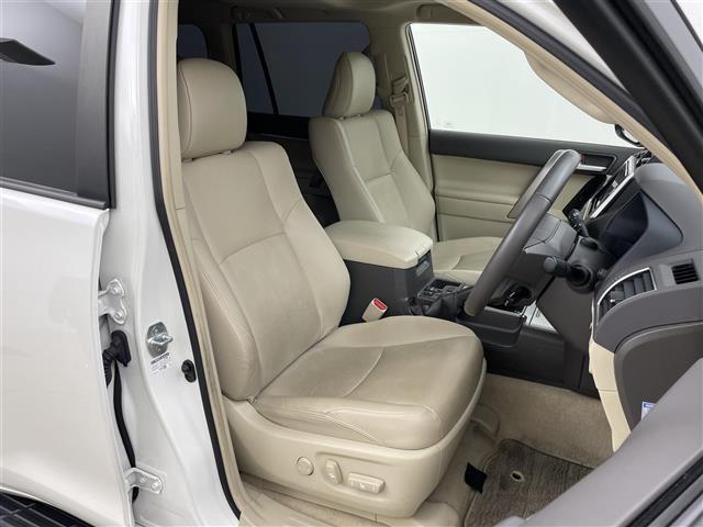 【運転席】『運転席周辺』の画像になります。写真の内容に関してご不明点、ご質問等がございましたらお気軽にガリバー店舗までお問い合わせください。