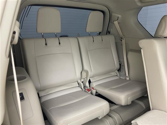 【後部座席】『後部座席周辺』の画像になります。写真の内容に関してご不明点、ご質問等がございましたらお気軽にガリバー店舗までお問い合わせください。