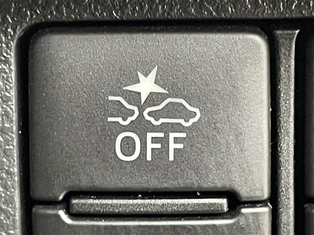 【衝突被害軽減ブレーキ】走行中に前方の車両と歩行者を認識。衝突の危険が高いと判断した場合に警報や緊急ブレーキで衝突回避や衝突時の被害を軽減。前後の踏み間違いによる誤発進も抑制します。