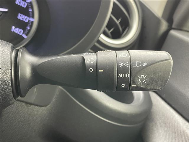 【運転席操作部】『運転席周辺の装備』の画像になります。快適なドライブを楽しむための機能が装備されています！運転席から触れるので使いやすいです！