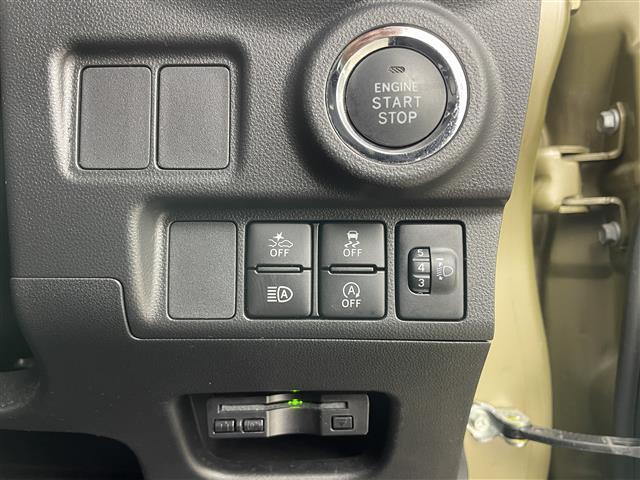 【運転席操作部】『運転席周辺の装備』の画像になります。快適なドライブを楽しむための機能が装備されています！運転席から触れるので使いやすいです！