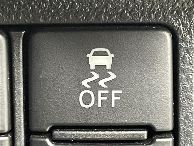 【運転席操作部】『運転席周辺の装備』の画像になります。快適なドライブを楽しむための機能が装備されています！運転席から触れるので使いやすいです！