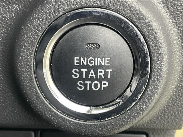 【スマートキー＆プッシュスタート】鍵を挿さずにポケットに入れたまま鍵の開閉、エンジンの始動まで行えます。