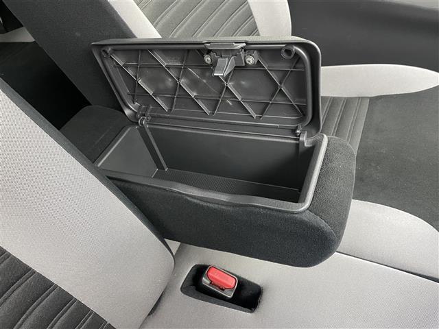 【運転席】『運転席周辺』の画像になります。写真の内容に関してご不明点、ご質問等がございましたらお気軽にガリバー店舗までお問い合わせください。