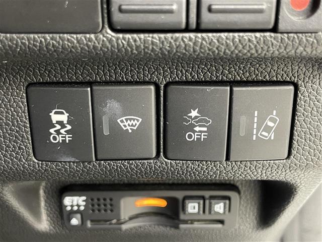 フリードハイブリッド ハイブリッド・クロスターホンダセンシング　８インチナビ　フリップダウンモニター　両側パワースライドドア　衝突軽減ブレーキ　レーダークルーズコントロール　ドライブレコーダー　シートヒーター　バックカメラ　ビルトインＥＴＣ　ＬＥＤヘッドライト（7枚目）