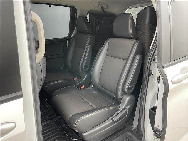 フリードハイブリッド ハイブリッド・クロスターホンダセンシング　８インチナビ　フリップダウンモニター　両側パワースライドドア　衝突軽減ブレーキ　レーダークルーズコントロール　ドライブレコーダー　シートヒーター　バックカメラ　ビルトインＥＴＣ　ＬＥＤヘッドライト（11枚目）