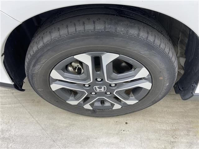 フリードハイブリッド ハイブリッド・クロスターホンダセンシング　８インチナビ　フリップダウンモニター　両側パワースライドドア　衝突軽減ブレーキ　レーダークルーズコントロール　ドライブレコーダー　シートヒーター　バックカメラ　ビルトインＥＴＣ　ＬＥＤヘッドライト（15枚目）