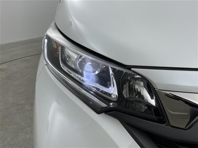 フリードハイブリッド ハイブリッド・クロスターホンダセンシング　８インチナビ　フリップダウンモニター　両側パワースライドドア　衝突軽減ブレーキ　レーダークルーズコントロール　ドライブレコーダー　シートヒーター　バックカメラ　ビルトインＥＴＣ　ＬＥＤヘッドライト（16枚目）