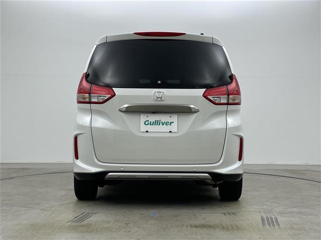 フリードハイブリッド ハイブリッド・クロスターホンダセンシング　８インチナビ　フリップダウンモニター　両側パワースライドドア　衝突軽減ブレーキ　レーダークルーズコントロール　ドライブレコーダー　シートヒーター　バックカメラ　ビルトインＥＴＣ　ＬＥＤヘッドライト（18枚目）