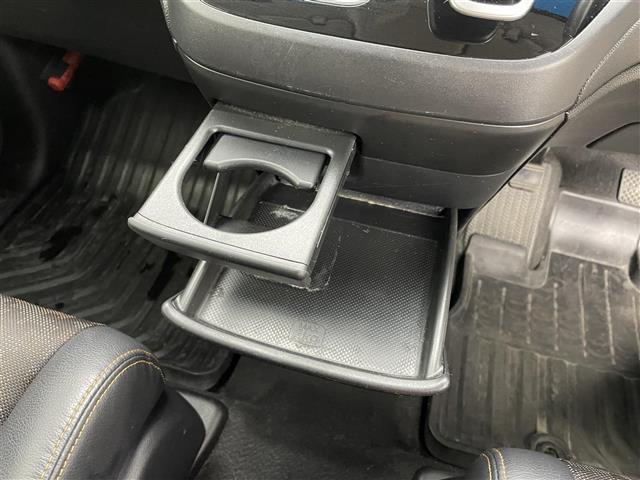 フリードハイブリッド ハイブリッド・クロスターホンダセンシング　８インチナビ　フリップダウンモニター　両側パワースライドドア　衝突軽減ブレーキ　レーダークルーズコントロール　ドライブレコーダー　シートヒーター　バックカメラ　ビルトインＥＴＣ　ＬＥＤヘッドライト（34枚目）