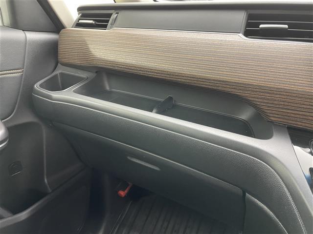 フリードハイブリッド ハイブリッド・クロスターホンダセンシング　８インチナビ　フリップダウンモニター　両側パワースライドドア　衝突軽減ブレーキ　レーダークルーズコントロール　ドライブレコーダー　シートヒーター　バックカメラ　ビルトインＥＴＣ　ＬＥＤヘッドライト（40枚目）