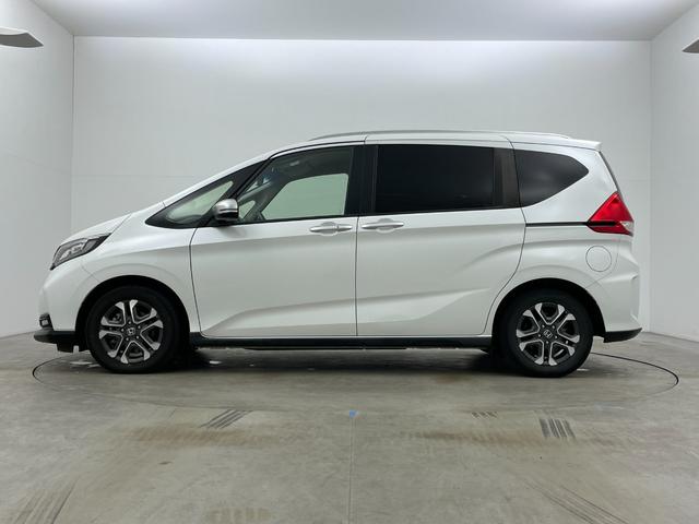 フリードハイブリッド ハイブリッド・クロスターホンダセンシング　８インチナビ　フリップダウンモニター　両側パワースライドドア　衝突軽減ブレーキ　レーダークルーズコントロール　ドライブレコーダー　シートヒーター　バックカメラ　ビルトインＥＴＣ　ＬＥＤヘッドライト（67枚目）