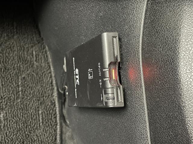 ジューク １５ＲＸ　７型ナビ　ＥＴＣ　バックカメラ　ドライブレコーダー　デジタルインナーミラー　Ｂｌｕｅｔｏｏｔｈ　ＨＩＤヘッドライト　スマートキー　ＣＤ／ＤＶＤ　ミュージックサーバー　フロアマット　純正アルミホイール（5枚目）