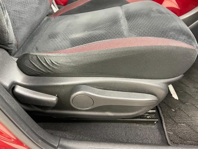 ジューク １５ＲＸ　７型ナビ　ＥＴＣ　バックカメラ　ドライブレコーダー　デジタルインナーミラー　Ｂｌｕｅｔｏｏｔｈ　ＨＩＤヘッドライト　スマートキー　ＣＤ／ＤＶＤ　ミュージックサーバー　フロアマット　純正アルミホイール（43枚目）