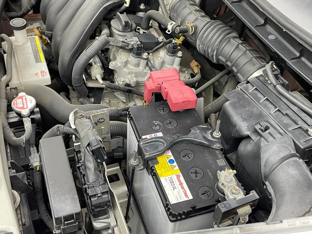 ジューク １５ＲＸ　７型ナビ　ＥＴＣ　バックカメラ　ドライブレコーダー　デジタルインナーミラー　Ｂｌｕｅｔｏｏｔｈ　ＨＩＤヘッドライト　スマートキー　ＣＤ／ＤＶＤ　ミュージックサーバー　フロアマット　純正アルミホイール（75枚目）