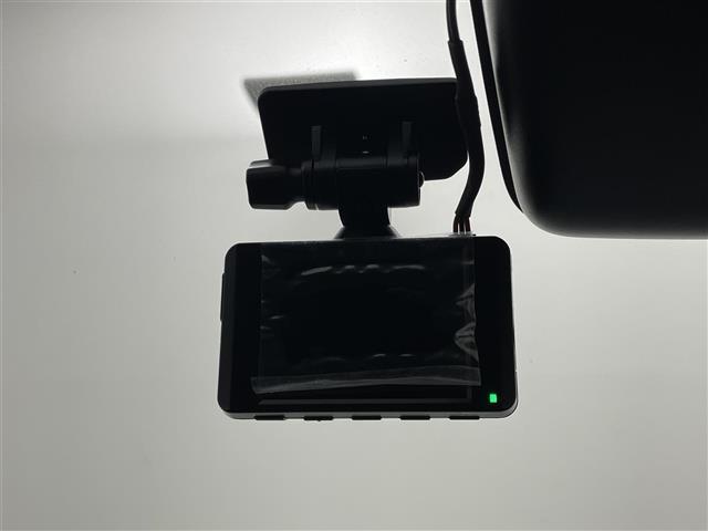 ロッキー プレミアムＧ　ＨＥＶ　純正９インチナビ　パノラマモニター　ドライブレコーダー　ＬＥＤライト　レーダークルーズコントロール　シートヒーター　ハーフレザーシート　プッシュスタート　オートライト　地デジＴＶ　衝突軽減ブレーキ（4枚目）