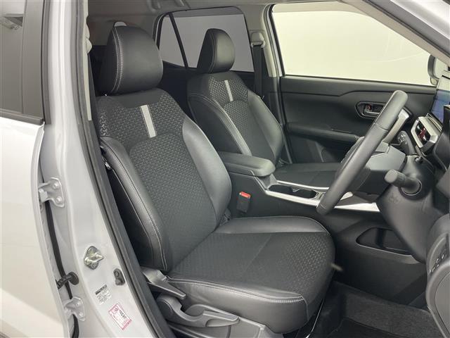 ロッキー プレミアムＧ　ＨＥＶ　純正９インチナビ　パノラマモニター　ドライブレコーダー　ＬＥＤライト　レーダークルーズコントロール　シートヒーター　ハーフレザーシート　プッシュスタート　オートライト　地デジＴＶ　衝突軽減ブレーキ（8枚目）